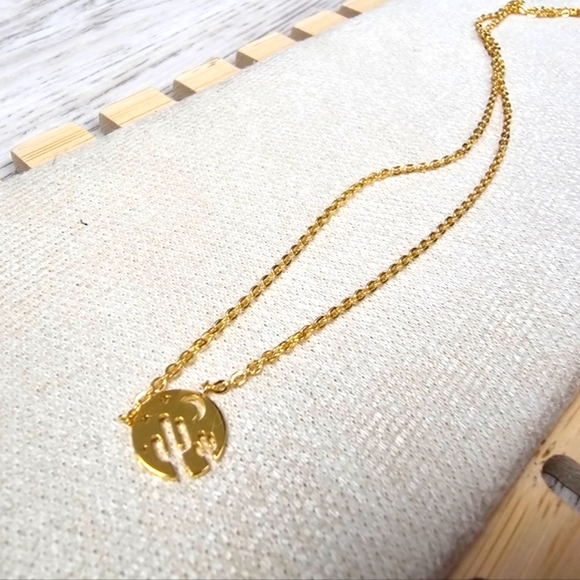 Dainty Circle Desert Necklace Gold - Picture 6 of 9